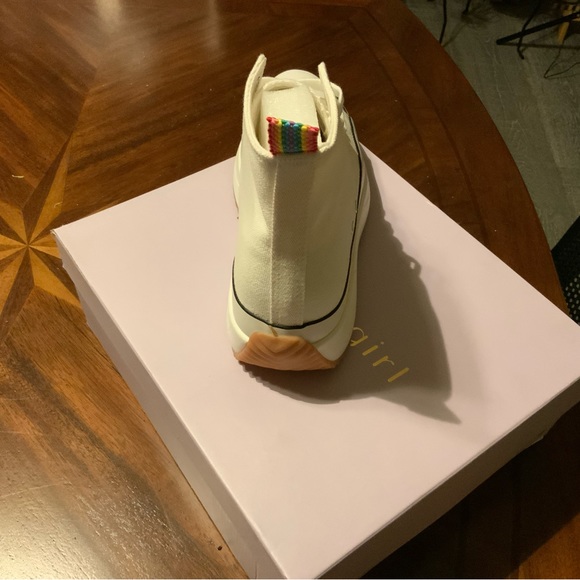 Women size 9 Winona Lace-Up Platform Sneakers by Madden Girl. - Picture 2 of 6